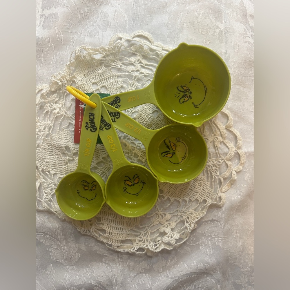 The Grinch Measuring Cups - Picture 3 of 3